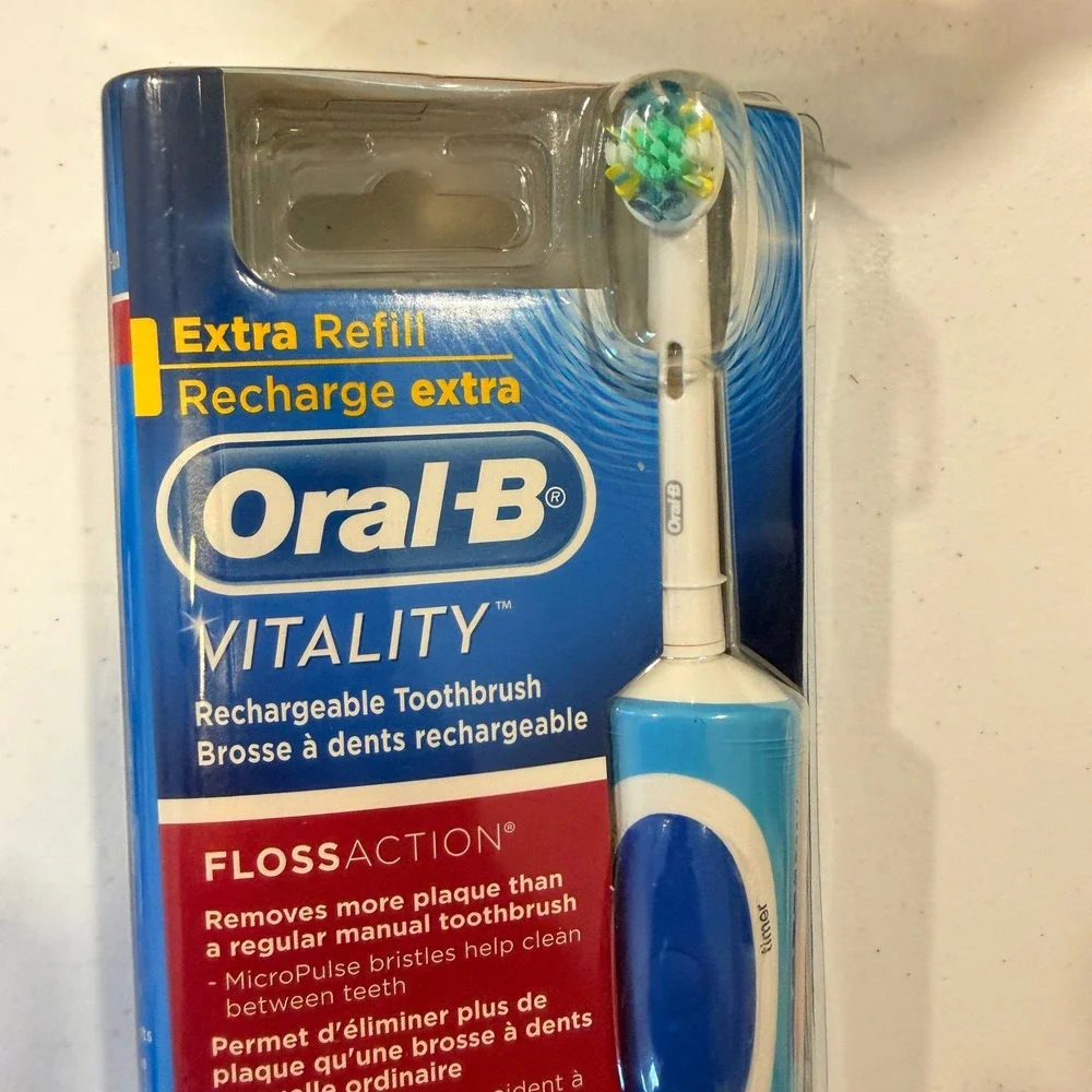 Oral-B Vitality FlossAction Electric Rechargeable Toothbrush Blue White New